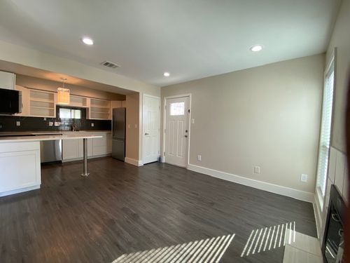 ste-218-935 La Posada Dr, Austin, TX, 78752-3819 | Card Image