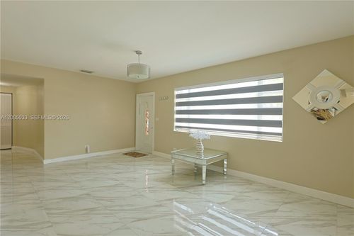 0-4147 W 8th Ave, Hialeah, FL, 33012-3829 | Card Image