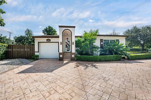 589 Miller Dr, Miami Springs, FL, 33166 | Card Image