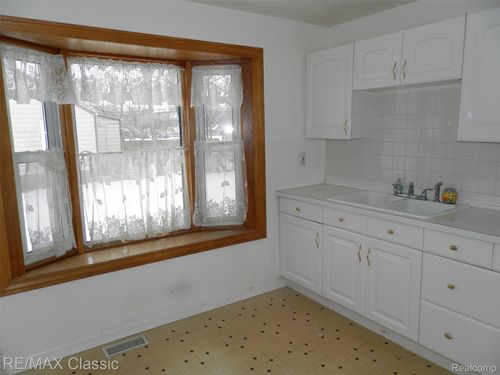 20509 Poinciana, Redford, MI, 48240-1201 | Card Image