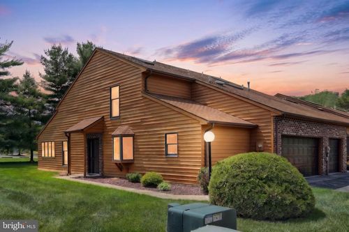 26 Westview Mnr, York, PA, 17408-4751 | Card Image