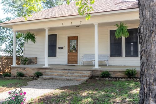 607 S Day St, Brenham, TX, 77833-4126 | Card Image