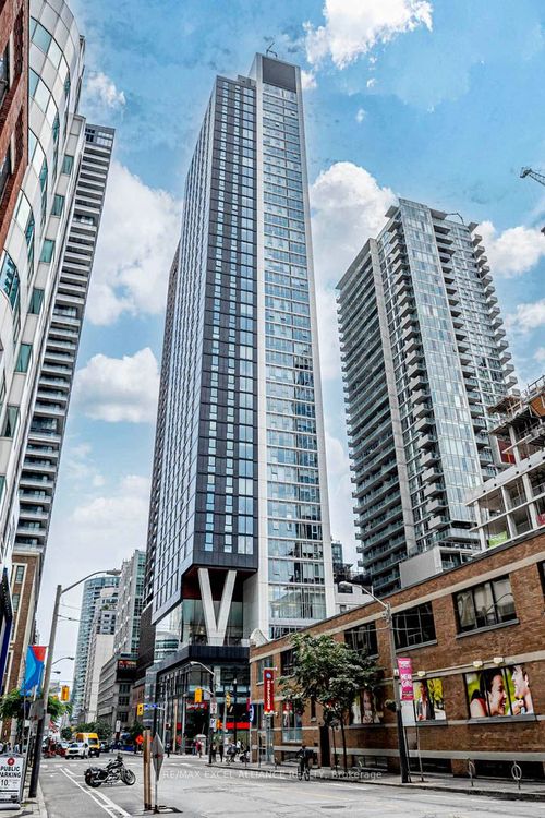 809-357 King St W, Toronto, ON, M5V0S7 | Card Image