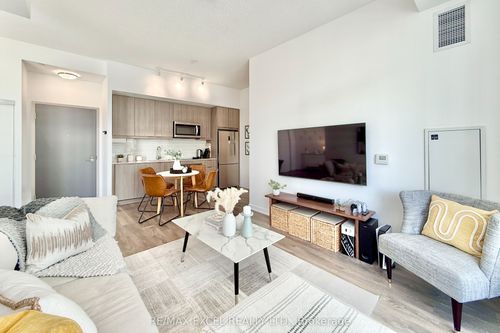 305-38 Forest Manor Road, North York, ON, M2J0H4 | Card Image