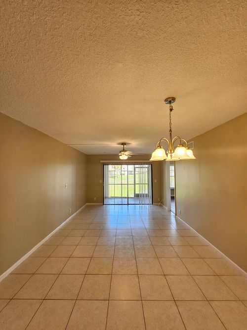 102-2600 Greenwood Ter, Boca Raton, FL, 33431-8265 | Card Image