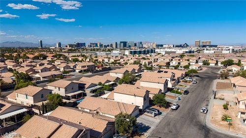 5582 Henshaw Ave, Las Vegas, NV, 89118-6027 | Card Image