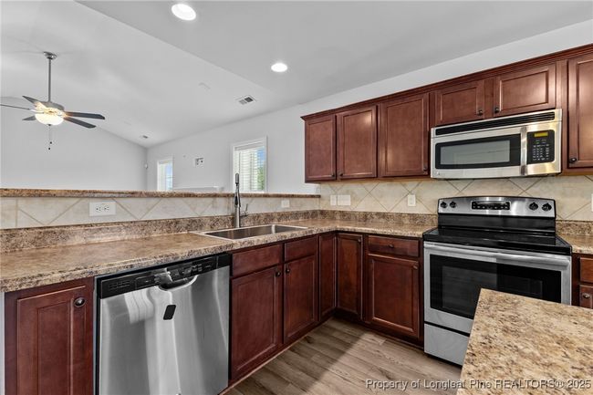 324 New Castle Ln, House other with 3 bedrooms, 3 bathrooms and null parking in Spring Lake NC | Image 16