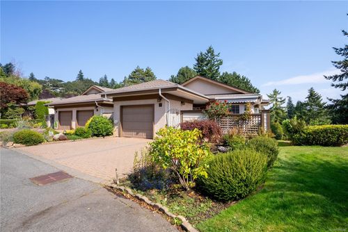 5-901 Kentwood Lane, Saanich, BC, V8Y2Y5 | Card Image