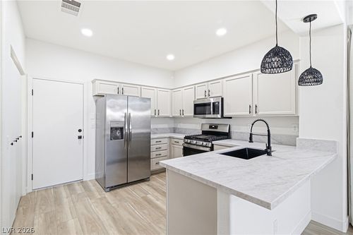2760 Saigon Dr, Henderson, NV, 89052-2834 | Card Image