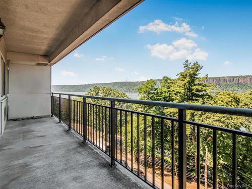 apt-8f-1020 Warburton Ave, Yonkers, NY, 10701-1259 | Card Image