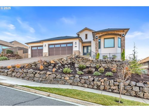 3656 Camina Dr, Medford, OR, 97504-3665 | Card Image
