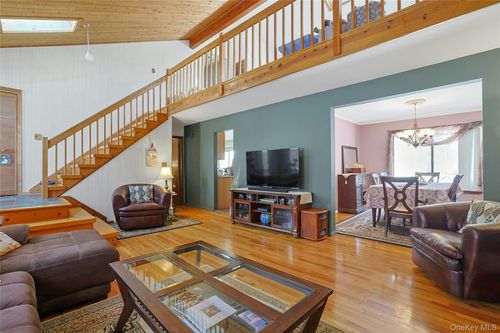 31 Powder Horn Rd, Cortlandt Mnr, NY, 10567-6223 | Card Image