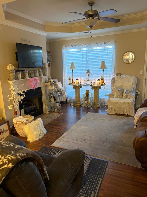 110 Windsor Dr, Muscle Shoals, AL, 35661-2704 | Card Image