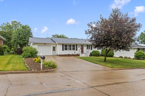 1209 Glenwood Ln, Muscatine, IA, 52761-4624 | Card Image