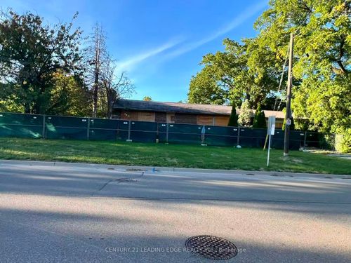 329 Mill St, Richmond Hill, ON, L4C4B6 | Card Image