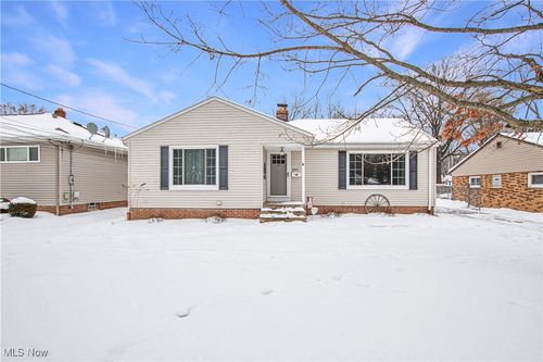 6815 Middlebrook Blvd, Middleburg Heights, OH, 44130-2676 | Card Image