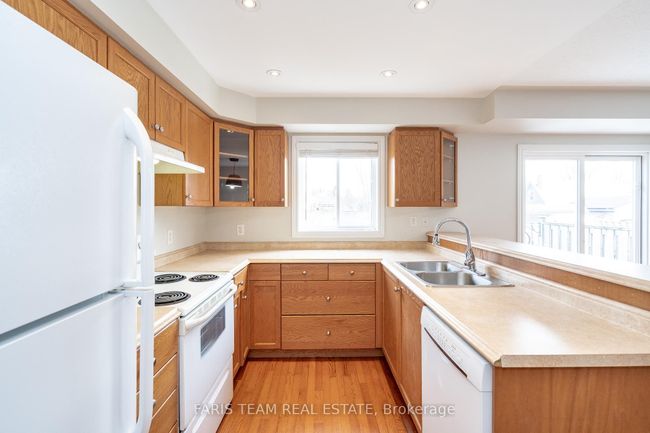 68 Michelle Dr, House attached with 3 bedrooms, 2 bathrooms and 2 parking in Orillia ON | Image 5