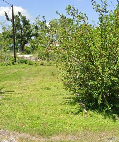 194 Pierce St, Golden Meadow, LA, 70357-2320 | Card Image