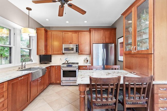 Updated kitchen - unit 831 | Image 17