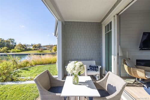 31 Old Boathouse Ln S, Hampton Bays, NY, 11946-1686 | Card Image