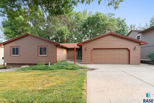 3305 E 33rd St Street, Sioux Falls, SD, 57103 | Card Image