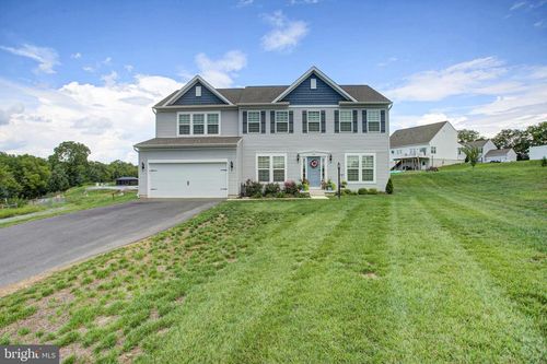 158 Pleasant Waters Rd, GREENCASTLE, PA, 17225-8111 | Card Image