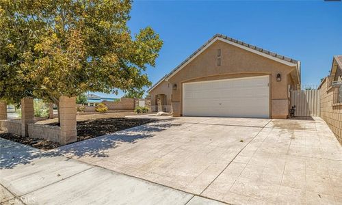 2101 Manchester St, Rosamond, CA, 93560-7686 | Card Image