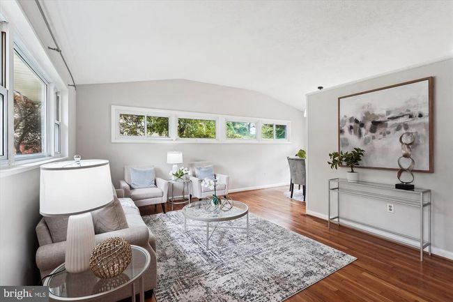 10831 Woodland Dr, House other with 3 bedrooms, 2 bathrooms and null parking in FAIRFAX VA | Image 4