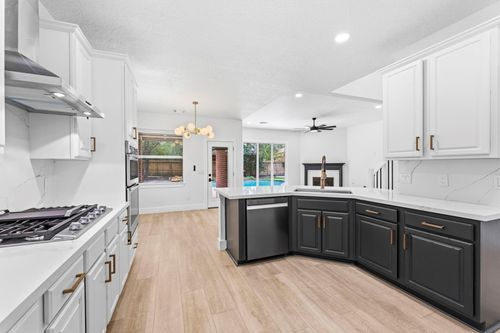138 W Stockbridge Landing Cir, The Woodlands, TX, 77382-1668 | Card Image