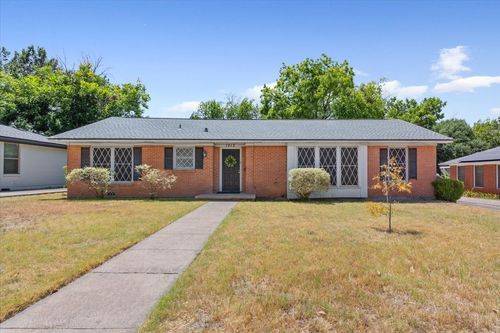1212 Guthrie Dr, Waco, TX, 76710-4828 | Card Image