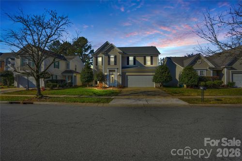 5815 Waverly Lynn Ln, Charlotte, NC, 28269-1484 | Card Image