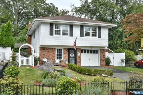 94 Clinton Ave, Hillsdale, NJ, 07642-1815 | Card Image