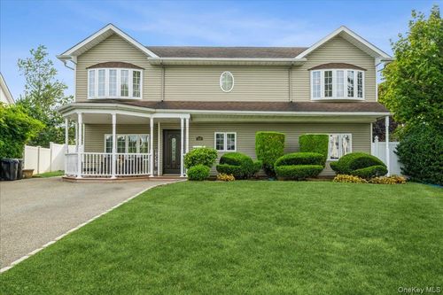 106 Choir Ln, Westbury, NY, 11590-5724 | Card Image