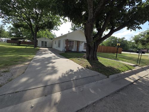 406 Broad St, Nocona, TX, 76255-3202 | Card Image