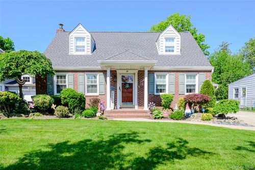 10 Dorset Lane, Hempstead, NY, 11570 | Card Image