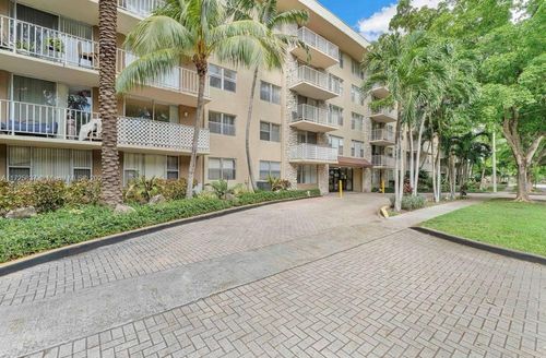 apt-429-1805 Sans Souci Blvd, North Miami, FL, 33181-3064 | Card Image