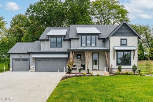 550 Woodlands Glen Ave, Hartville, OH, 44632-9246 | Card Image