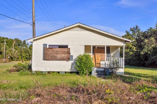 2116 31st Ave, Gulfport, MS, 39501-4428 | Card Image