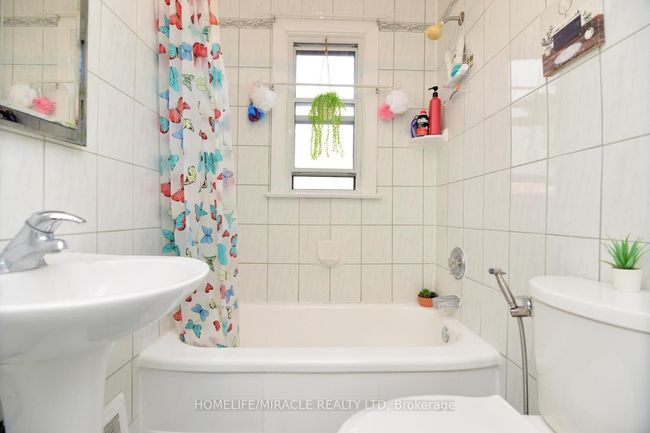 7 Sophia St, House other with 3 bedrooms, 2 bathrooms and 4 parking in Brampton ON | Image 24