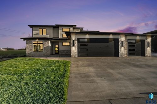 905 N Sylvan Dr, Sioux Falls, SD, 57110-4057 | Card Image