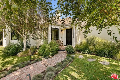 11357 Aqua Vista St, North Hollywood, CA, 91602-3206 | Card Image