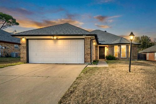 604 Lionel Way, Fort Worth, TX, 76108-4672 | Card Image