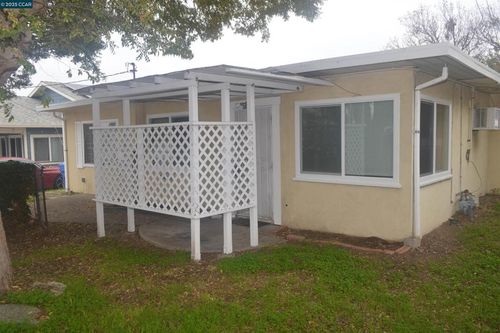 92 Beach Dr, Bay Point, CA, 94565-1407 | Card Image