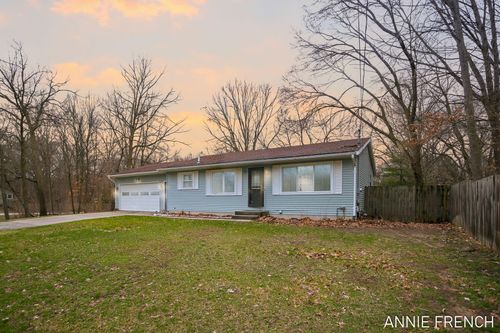 366 Elm St, Holland, MI, 49424-1936 | Card Image