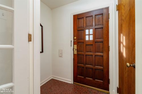 1922 Oxford Rd, Grosse Pointe Woods, MI, 48236-1846 | Card Image