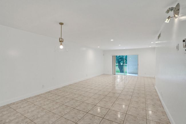 APT-202 - 6200 S Falls Circle Dr, Condo with 2 bedrooms, 2 bathrooms and null parking in Lauderhill FL | Image 8