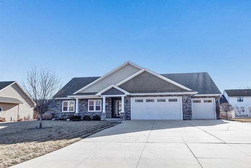 2077 North Gate Road, SUAMICO, WI, 54313 | Card Image