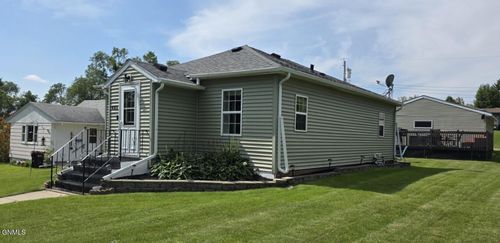 485 7th Ave Nw, Valley City, ND, 58072-2833 | Card Image