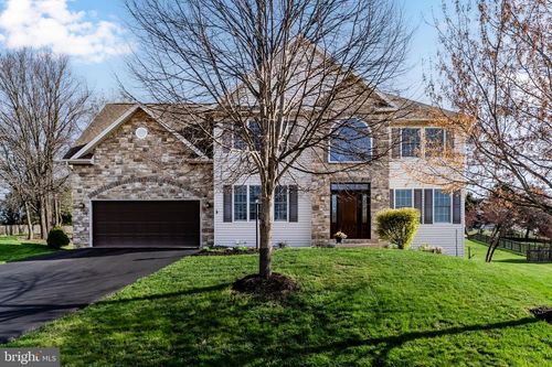 8 Bayberry Rd, CARLISLE, PA, 17013-8411 | Card Image