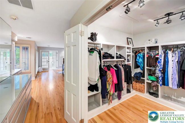 primary walk-in | Image 33